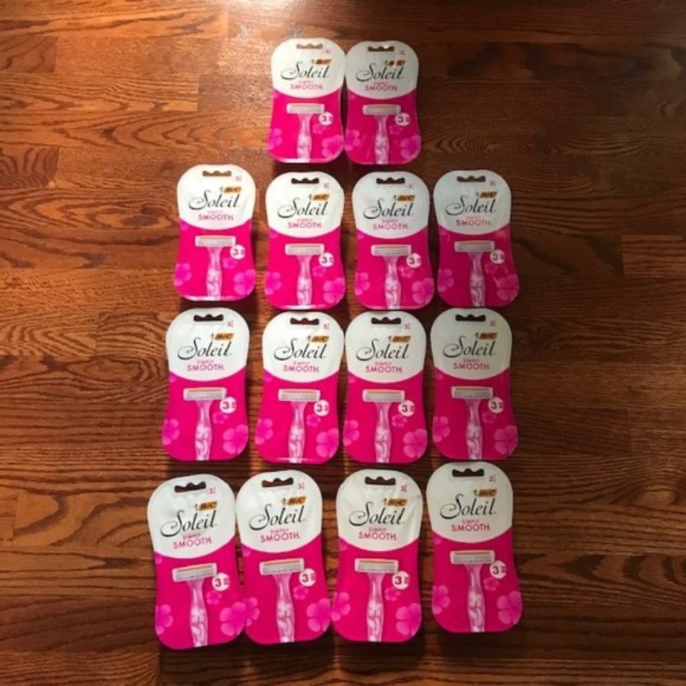 BIC Soleil Simply Smooth Razors 42 Total 14 Packs Triple Blade New Lot